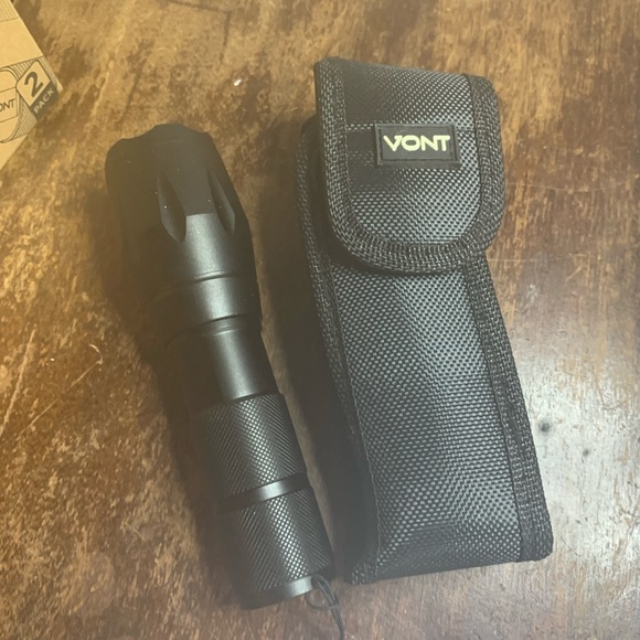 2 Vont LED Flash Light - Picture 4 of 4